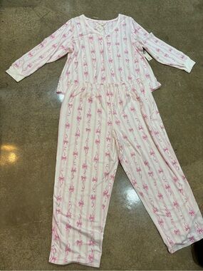 Women’s Long Sleeve Pink Ribbon-Print Pajama Set
